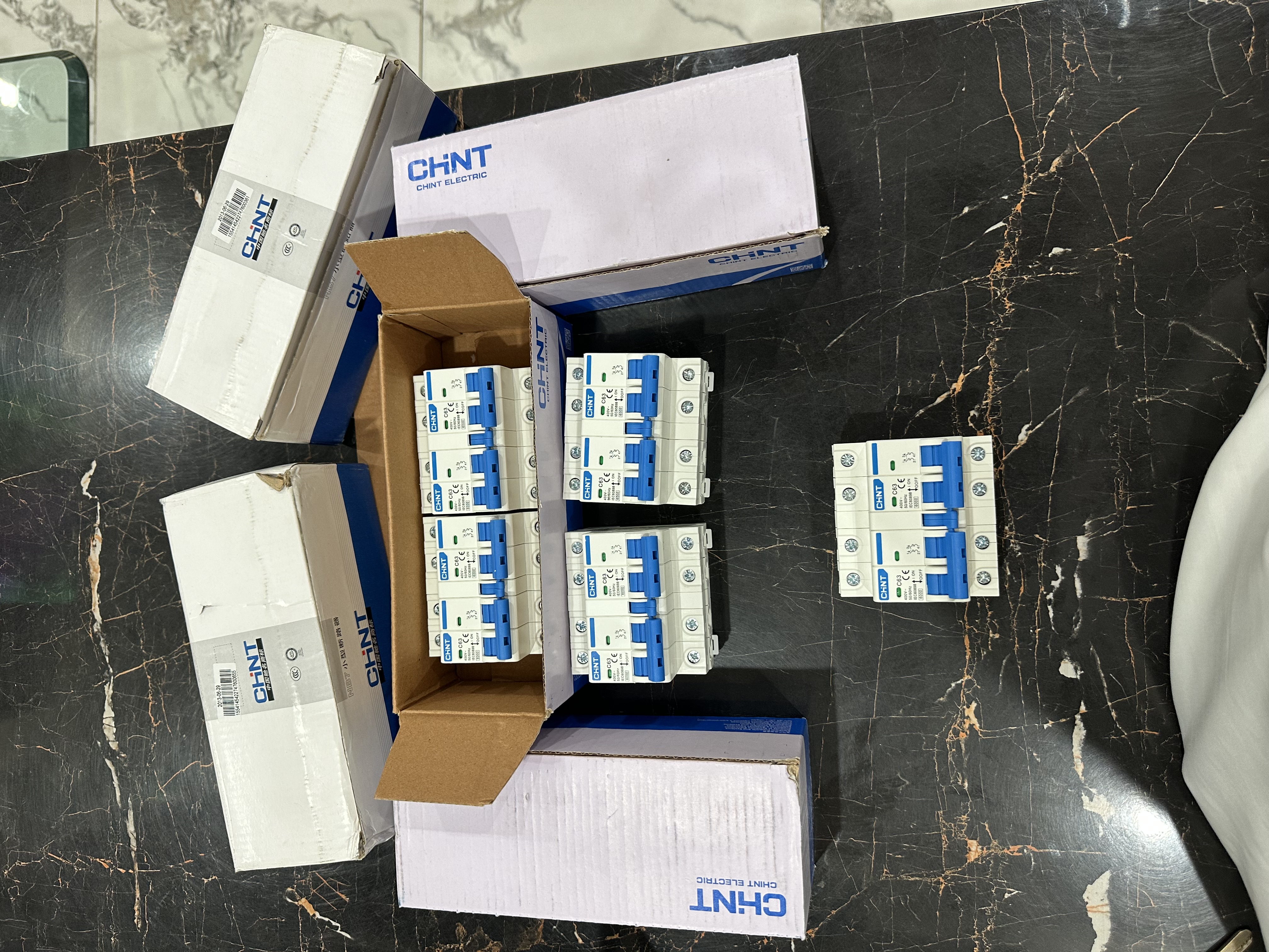 CHINT MTS Changeover Switch C63 2+2 Pole – Manual Transfer Switch for Solar/Inverter & Grid | 63A 11