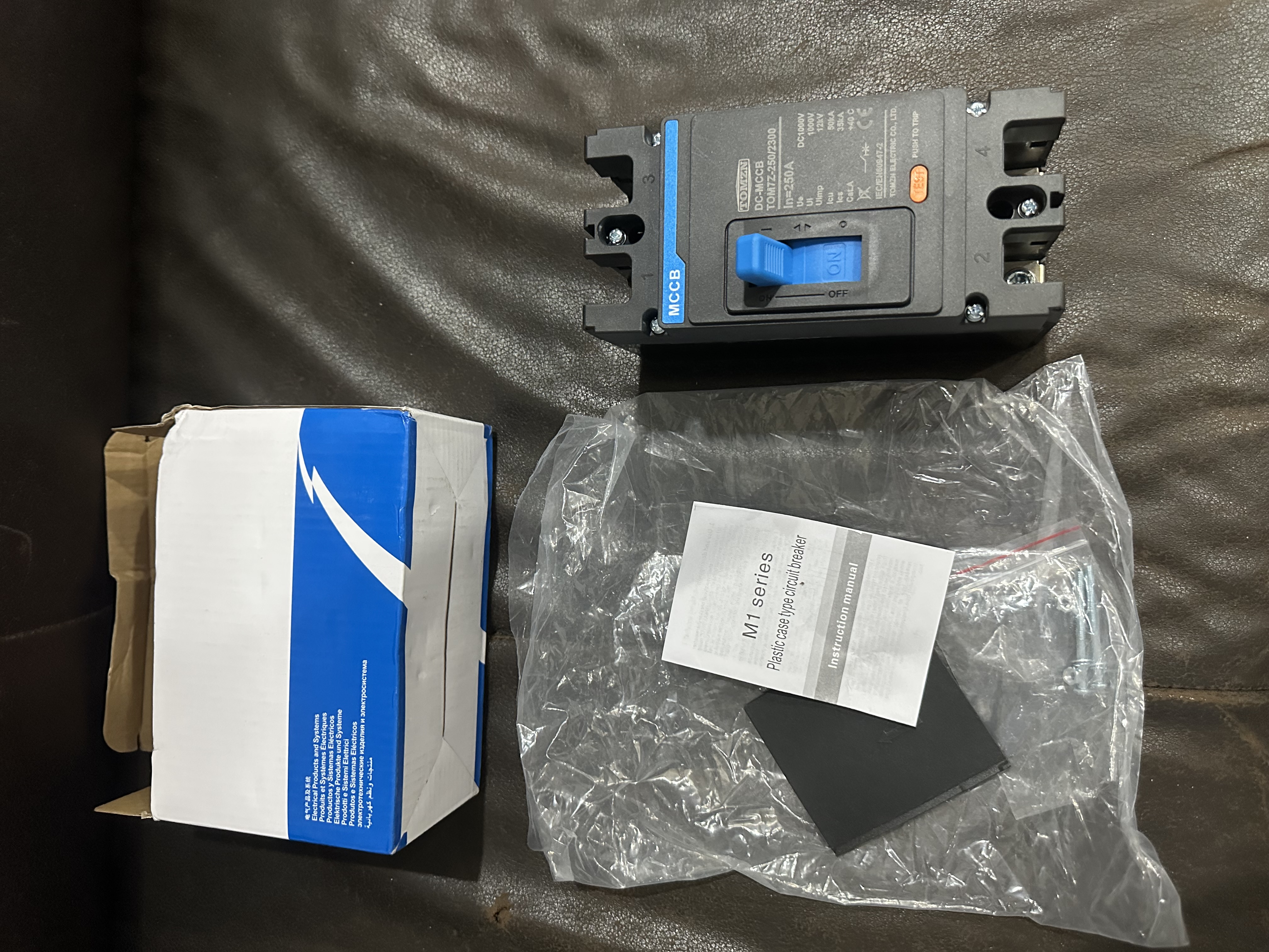TOMZN DC MCCB TOM7Z-250/2300 – 250A 1000V DC Molded Case Circuit Breaker for Solar Systems 7